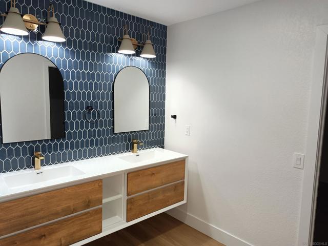 662 E J St, Chula Vista CA: https://media.crmls.org/mediaz/7f532694-828b-4b59-8723-c6f11fc8249f.jpg
