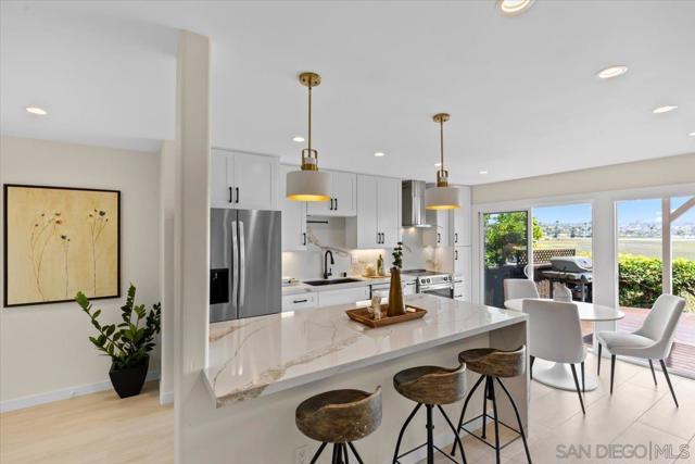 4007 Crown Point Drive, San Diego CA: https://media.crmls.org/mediaz/7f533ca4-5ef0-4d15-92e3-8ac0f3924c7c.jpg