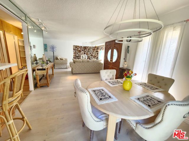 8130 Grimsby Avenue, Los Angeles CA: https://media.crmls.org/mediaz/7f534b86-3145-49a3-9357-7cb51e06f024.jpg