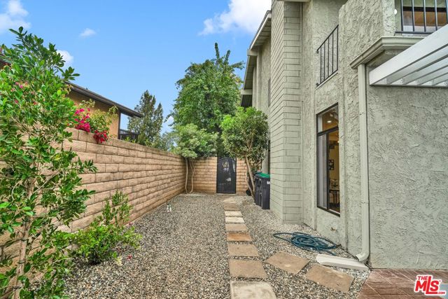 1059 Hillview Circle, Simi Valley CA: https://media.crmls.org/mediaz/7f53ba6b-cf62-475b-8f30-bb29921899c3.jpg