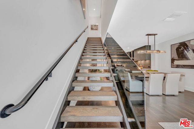 724 N Croft Avenue, Los Angeles CA: https://media.crmls.org/mediaz/7f53d7aa-f1fb-4eb5-a2dc-444757143ad4.jpg