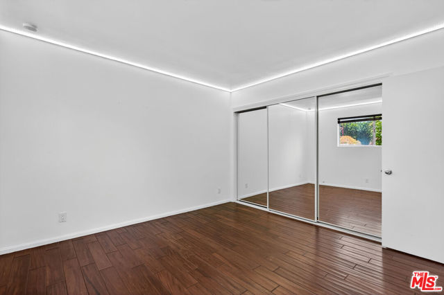 1101 Lincoln Boulevard, Santa Monica CA: https://media.crmls.org/mediaz/7f546051-be12-45bc-860f-3ac3c426203e.jpg