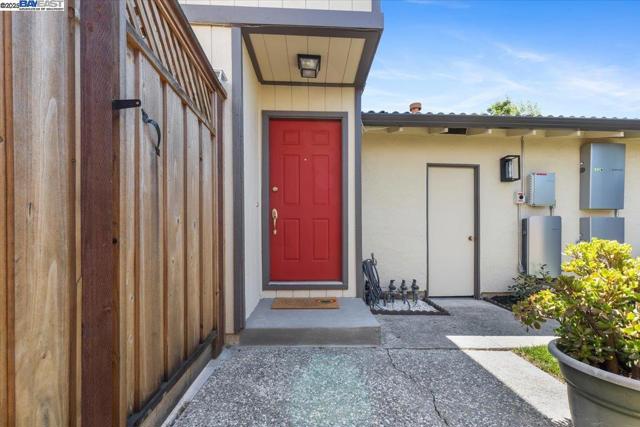 8351 Mulberry Pl, Dublin CA: https://media.crmls.org/mediaz/7f54f914-6fb0-47b1-bf05-36f3e5581c3d.jpg