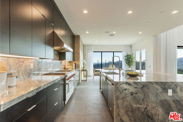 20668 W Hummingbird Court, Porter Ranch CA: https://media.crmls.org/mediaz/7f551990-524f-4898-a82d-f634a34960c7.jpg