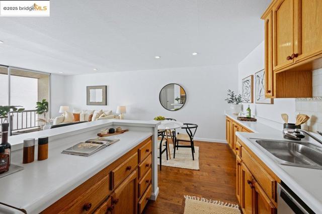 250 Whitmore St, Oakland CA: https://media.crmls.org/mediaz/7f552495-edc3-4ba6-b3fd-8fe8d7cf35f3.jpg
