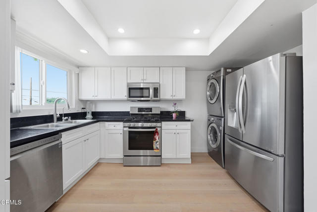 Detail Gallery Image 11 of 27 For 10260 Plainview Ave #12,  Los Angeles,  CA 91042 - 3 Beds | 2/1 Baths