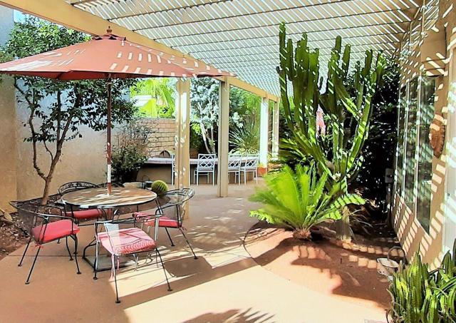 7 Florentina Drive, Rancho Mirage CA: https://media.crmls.org/mediaz/7f556ce4-86cc-4057-9d02-0a89790ab0ae.jpg