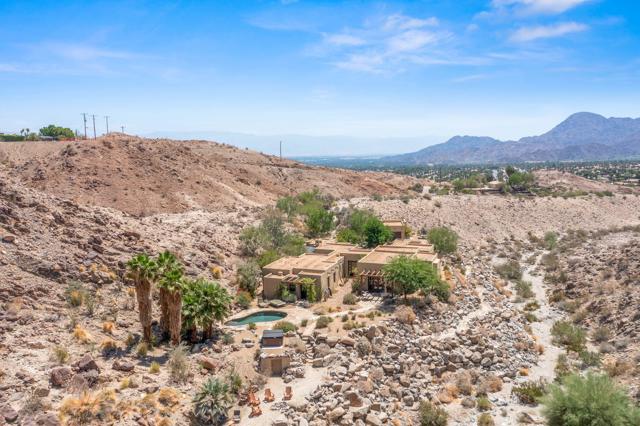 72275 Upper W Way, Palm Desert CA: https://media.crmls.org/mediaz/7f5632f9-b597-4013-82a9-258d8d4a0424.jpg