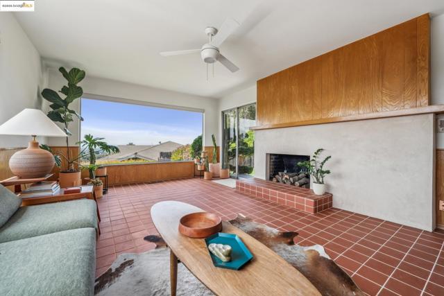 8499 Aster Ave, Oakland CA: https://media.crmls.org/mediaz/7f56de3b-f24b-4e73-9f02-d22a99b0c045.jpg
