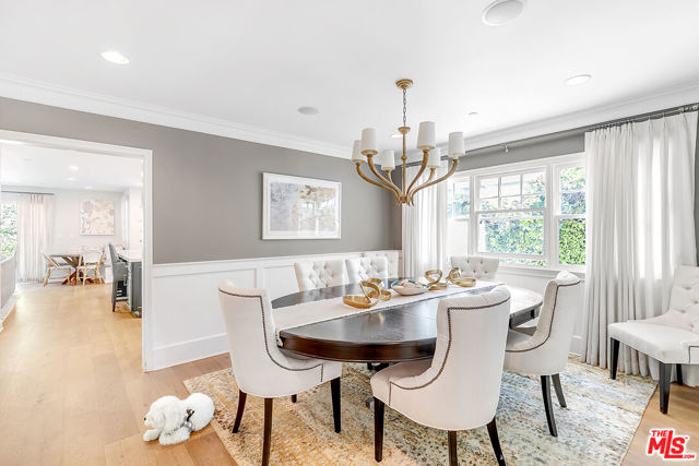 328 El Camino Drive, Beverly Hills CA: https://media.crmls.org/mediaz/7f571691-de0a-4f32-b981-bdeb146f099d.jpg