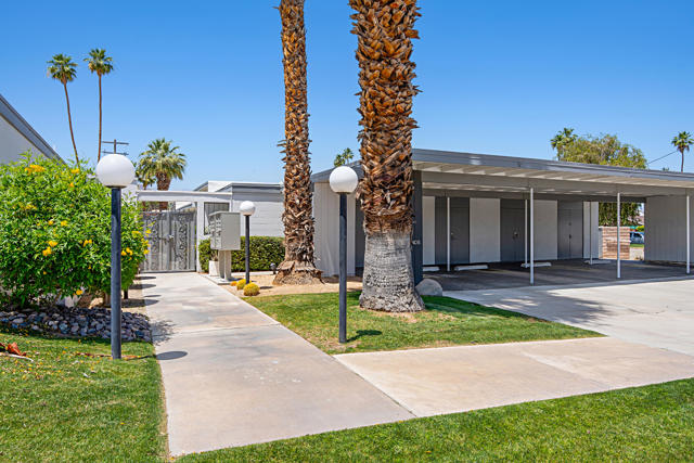 45301 Deep Canyon Road, Palm Desert CA: https://media.crmls.org/mediaz/7f5720cc-f29a-43a1-8266-18e8acb9fc3a.jpg