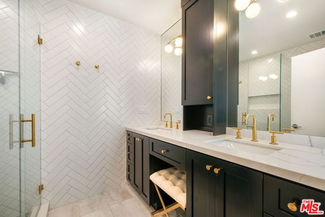 5326 Fairview Boulevard, Los Angeles CA: https://media.crmls.org/mediaz/7f57d2a3-554a-4e35-9e7c-e248b0b5cd7d.jpg