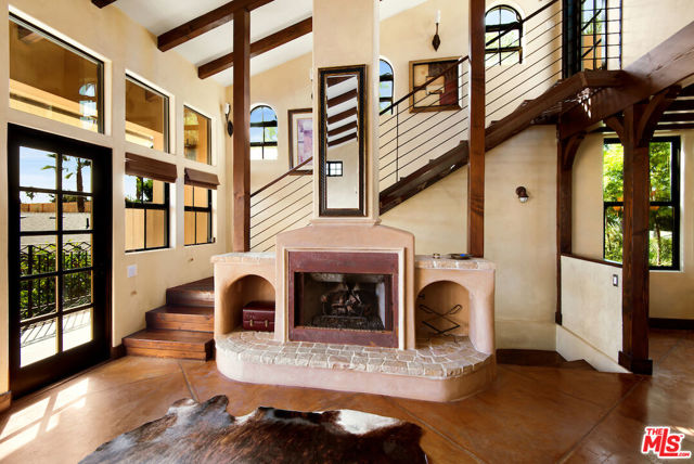 667 Santa Clara Avenue, Venice CA: https://media.crmls.org/mediaz/7f57d65c-ec46-4113-89ee-c7ee68131be3.jpg