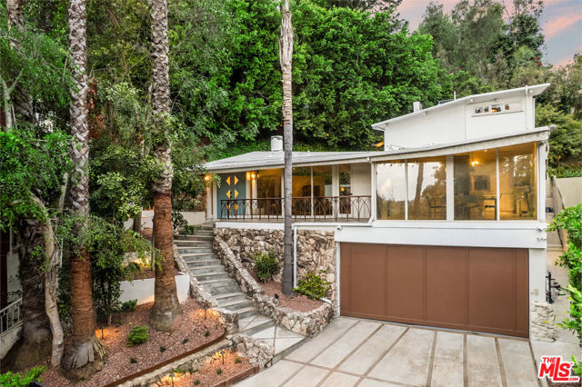 3027 Franklin Canyon Drive, Beverly Hills CA: https://media.crmls.org/mediaz/7f5907bb-488c-4299-9104-d7d83c78fcbd.jpg