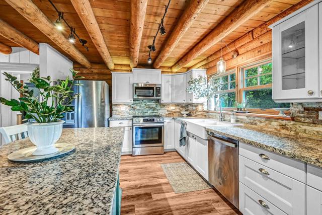 Detail Gallery Image 6 of 40 For 3127 Alta Vista Dr, Fallbrook,  CA 92028 - 3 Beds | 2 Baths