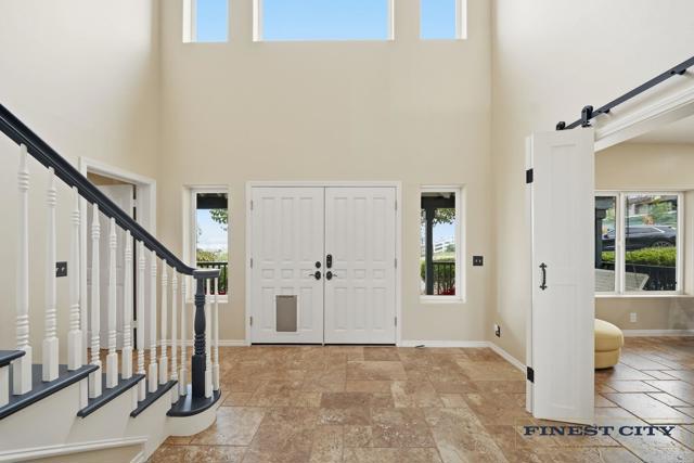 Detail Gallery Image 3 of 65 For 1925 Robinhood Rd, Vista,  CA 92084 - 5 Beds | 4/1 Baths