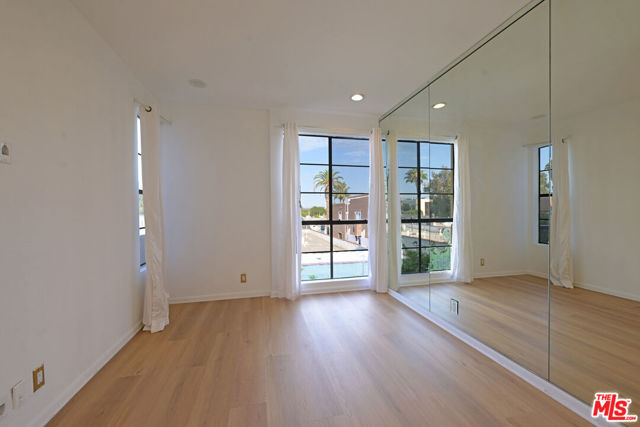 234 S Gale Drive, Beverly Hills CA: https://media.crmls.org/mediaz/7f596a3d-9cf0-46dc-9b4f-0b0f0823c2d1.jpg