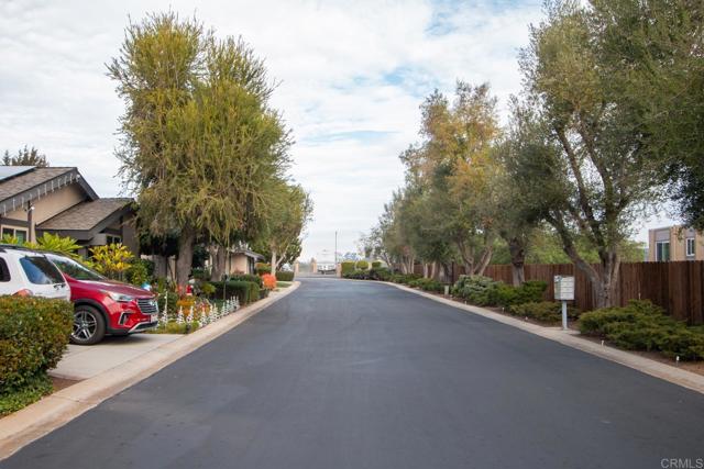 737 Nob Circle, Vista CA: https://media.crmls.org/mediaz/7f5a123c-35c3-4598-b90b-74edd468b6d4.jpg