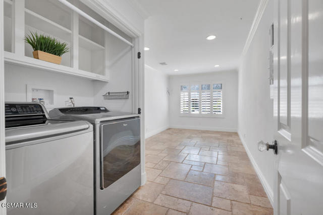 6344 Kerryhill Court, Agoura Hills CA: https://media.crmls.org/mediaz/7f5a8a34-eb78-4ef9-ae0c-7abec41c7fce.jpg
