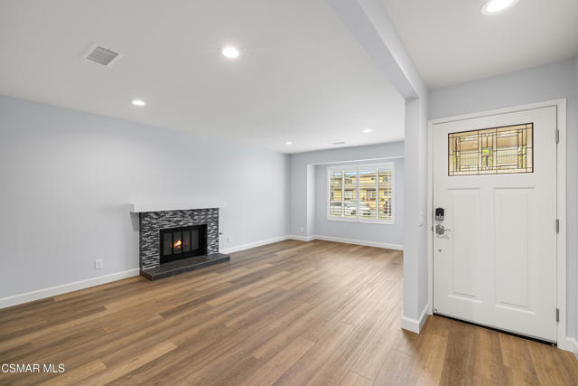 350 Campbell Way, Oxnard CA: https://media.crmls.org/mediaz/7f5a9cb3-e6e5-446a-8c9a-970c998bb101.jpg