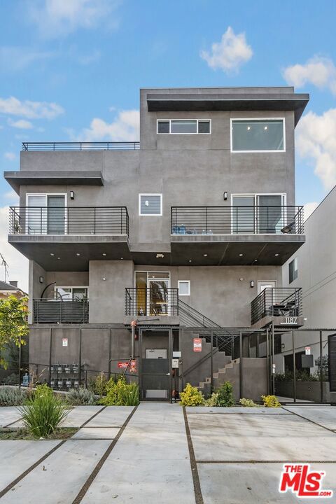 1187 CRENSHAW Boulevard, Los Angeles CA: https://media.crmls.org/mediaz/7f5ad426-d0a6-4ec9-94bc-2b99acc5b574.jpg