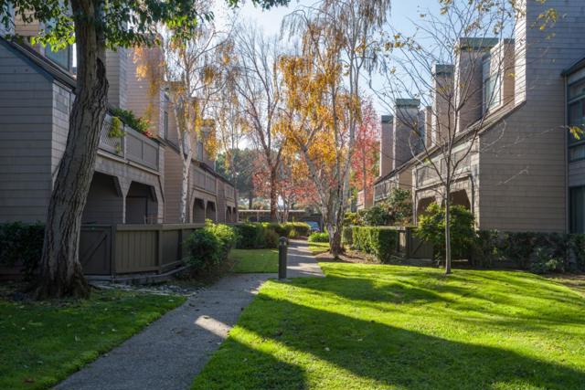 32 Cove Lane, Redwood City CA: https://media.crmls.org/mediaz/7f5ae394-526f-46c8-b1bd-6dff33aa4a48.jpg