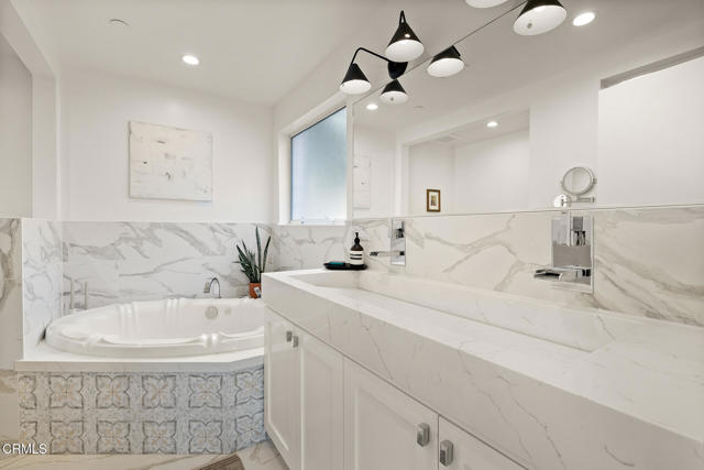 6201 1/4 Saylin Lane, Los Angeles CA: https://media.crmls.org/mediaz/7f5b9514-02b7-471e-abb0-6158d58bc794.jpg