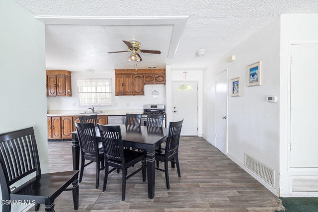 1620 Spence Street, Simi Valley CA: https://media.crmls.org/mediaz/7f5bc803-b07d-4ade-b2ab-142a2f92205e.jpg