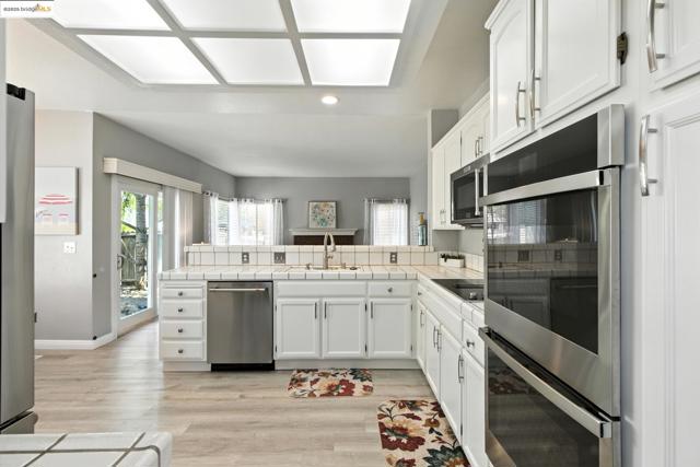 2201 Mark Twain Drive, Antioch CA: https://media.crmls.org/mediaz/7f5c8b84-4edf-44db-8cdc-83ec7000c38c.jpg
