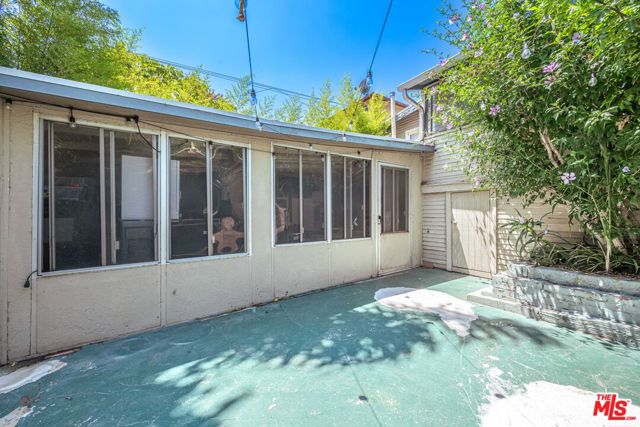 946 Hilldale Avenue, West Hollywood CA: https://media.crmls.org/mediaz/7f5cae3c-5bf1-497e-956f-43083f68f86a.jpg
