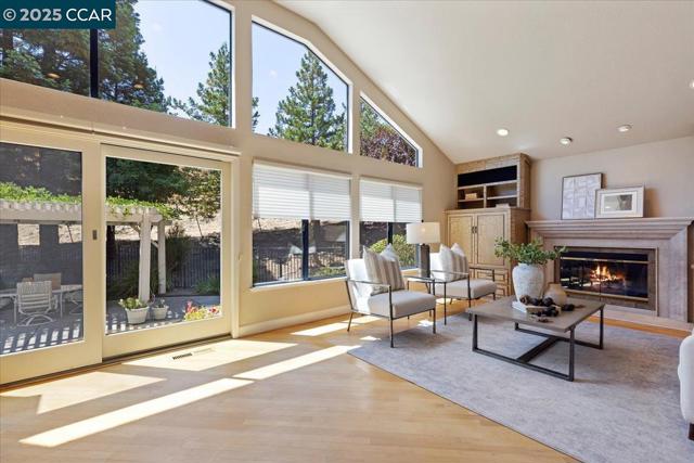 4101 Fox Creek Ct, Danville CA: https://media.crmls.org/mediaz/7f5cc573-2158-497d-abdf-ebd5b3c3a0d1.jpg