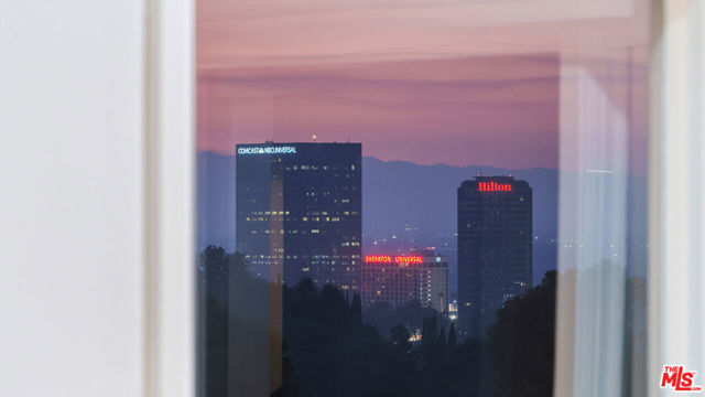 6969 Woodrow Wilson Drive, Los Angeles CA: https://media.crmls.org/mediaz/7f5cfd2e-3acc-4957-accd-d50d5b9b01e2.jpg