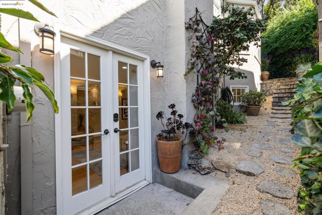 Image 29 of 37 For 1633 Trestle Glen Rd