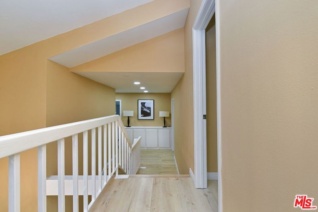 https://media.crmls.org/mediaz/7f5d6671-1789-4000-8945-cf7fdda72775.jpg?preset=X-Large