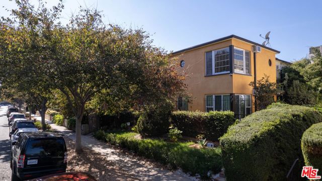 305 Reeves Drive, Beverly Hills, California 90212, ,Multi-Family,For Sale,Reeves,25507257