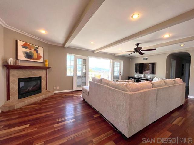 4275 Crestview, La Mesa CA: https://media.crmls.org/mediaz/7f5e8c81-f851-4176-bef4-20445b2b5e95.jpg