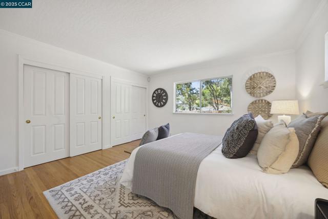 38 Oakdene Ct, Walnut Creek CA: https://media.crmls.org/mediaz/7f5f72f3-7460-4c03-b361-5600a5d218de.jpg