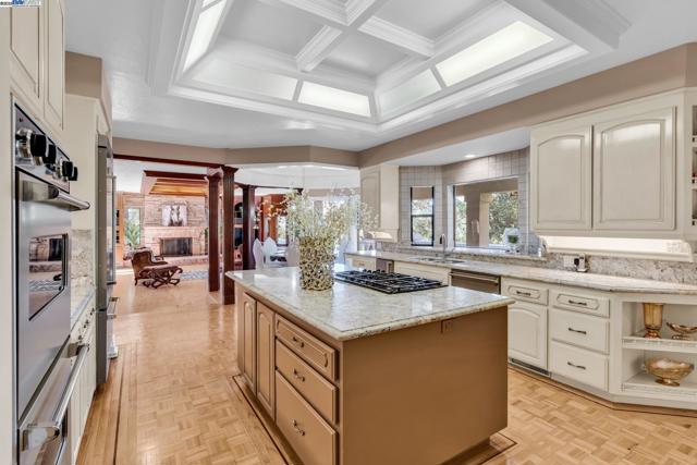 219 Valley Oaks Dr, Alamo CA: https://media.crmls.org/mediaz/7f5fad7d-7a6f-4f3d-aad7-12ee0da92c03.jpg