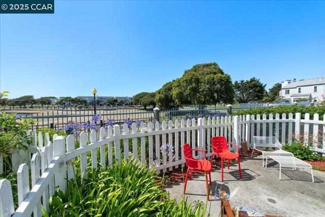 609 Commodore Dr, Richmond CA: https://media.crmls.org/mediaz/7f60755f-0df4-4066-a9df-6809594e419f.jpg