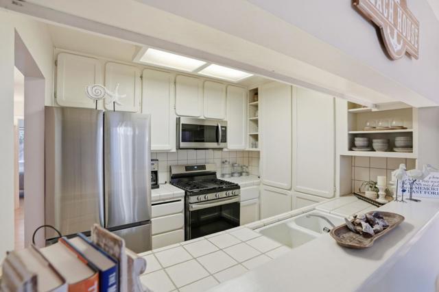 461 Dela Vina Avenue, Monterey CA: https://media.crmls.org/mediaz/7f60a5f3-b4ed-48e7-8f86-a94b2f45cd62.jpg