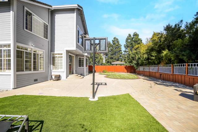 3473 Edinburgh Dr, Livermore CA: https://media.crmls.org/mediaz/7f60d12e-82ff-4a7b-a6d2-29df1e516258.jpg