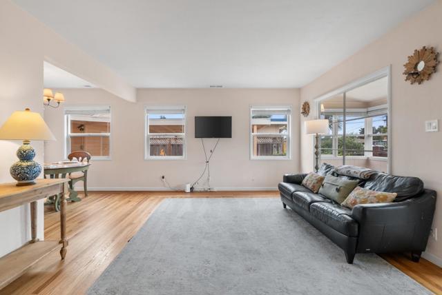 525 Laverne Avenue, Aptos CA: https://media.crmls.org/mediaz/7f61427f-284b-49a1-a93c-40fd43c96050.jpg
