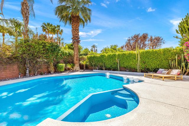 34 Lincoln Place, Rancho Mirage CA: https://media.crmls.org/mediaz/7f61b214-edc5-4154-8712-f4a19b04ddb7.jpg