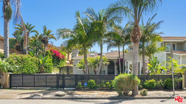 1116 Stanford Street, Santa Monica CA: https://media.crmls.org/mediaz/7f61e212-82a3-4d74-bcf3-8372ebedf9f6.jpg