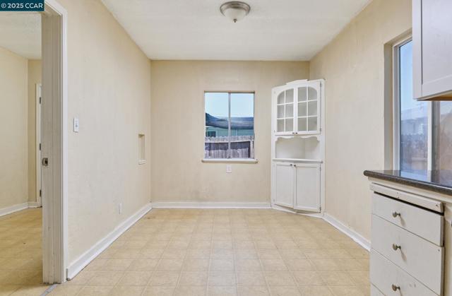 712 Springs Rd, Vallejo CA: https://media.crmls.org/mediaz/7f62568b-707b-428b-b86c-54b19b53e466.jpg