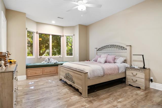 18050 Rancho La Cima Corte, Rancho Santa Fe CA: https://media.crmls.org/mediaz/7f62e161-fe05-44e4-b2b0-fd0687ac6a0a.jpg