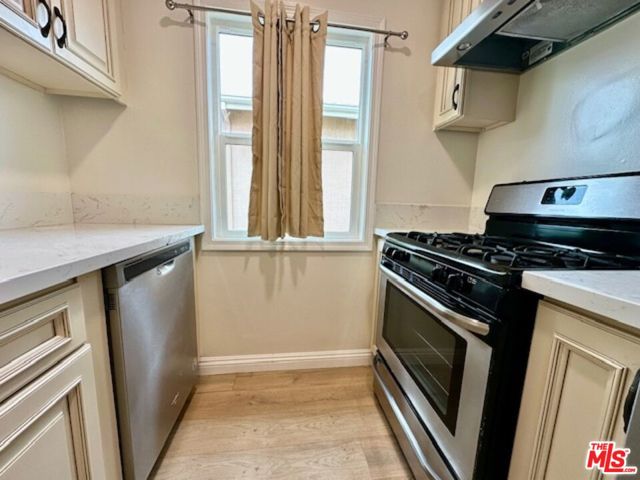 1114 S Sherbourne Drive, Los Angeles CA: https://media.crmls.org/mediaz/7f632a72-f6c2-4d60-aead-9ce95a34d561.jpg