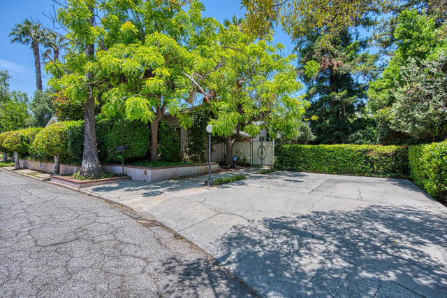 7 Oak Knoll Gardens Dr, Pasadena, CA 91106