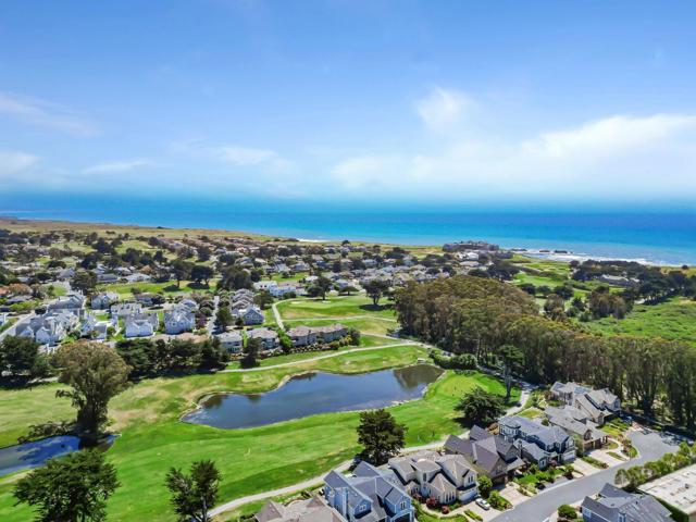 121 Carnoustie Drive, Half Moon Bay CA: https://media.crmls.org/mediaz/7f63e24d-8f11-4924-ac66-ae667edc4803.jpg