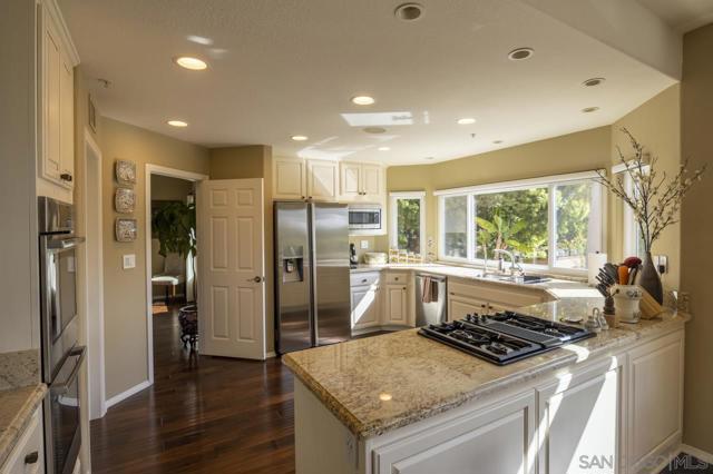 3245 Brookside Ln, Encinitas CA: https://media.crmls.org/mediaz/7f63e99e-7b18-4bf5-81eb-a35a22b42bfc.jpg